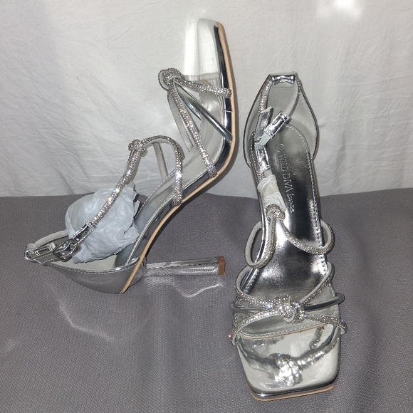 Wild Diva Louges Shiny Silver Strappy Heels Size 10 - Picture 10 of 15